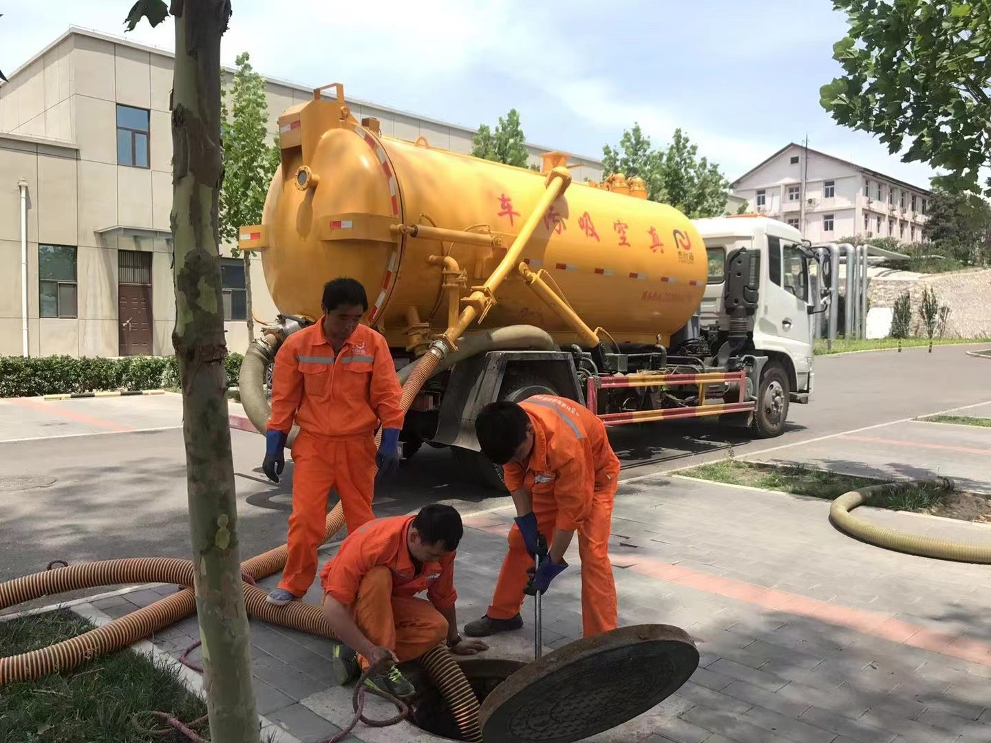 礼纪镇化粪池清理与5-8吨吸粪车施工效率分析